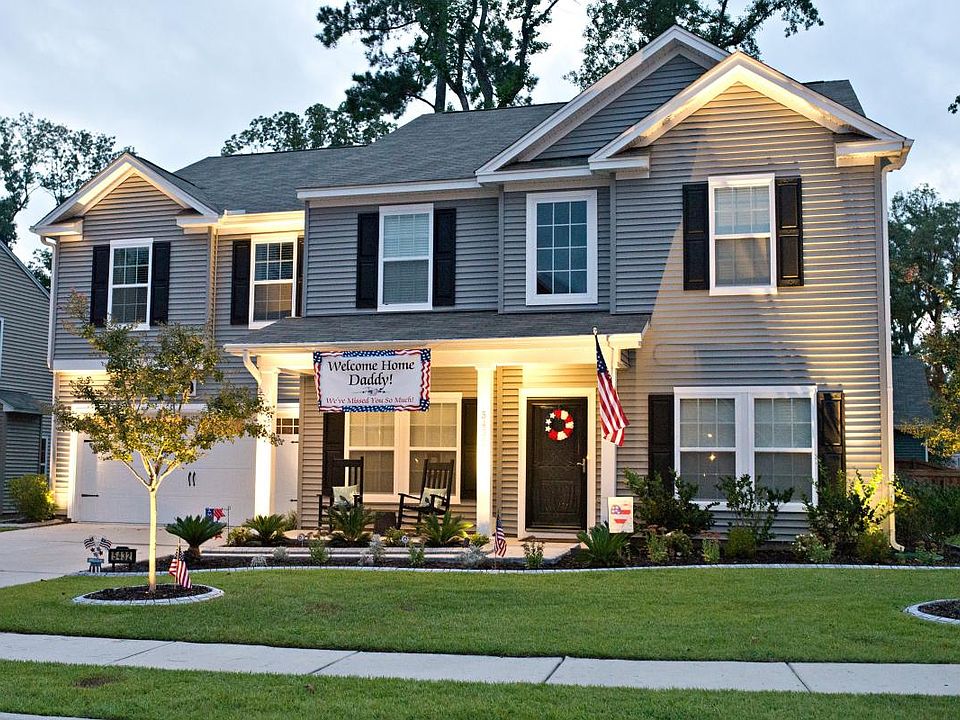 Beautiful curb appeal!