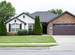 6208 S 39th St, Rogers, AR 72758