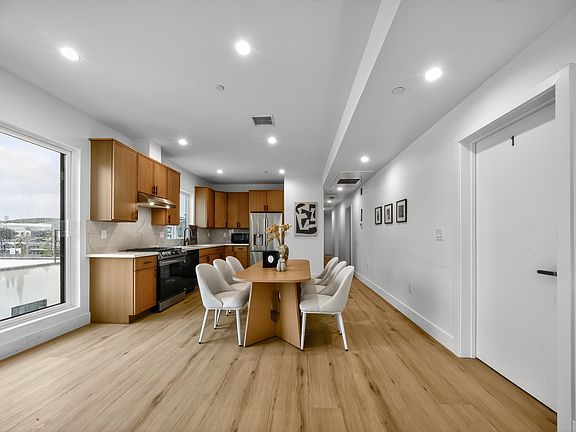 3rd image of 1186 W 37th Pl #Ecee315df