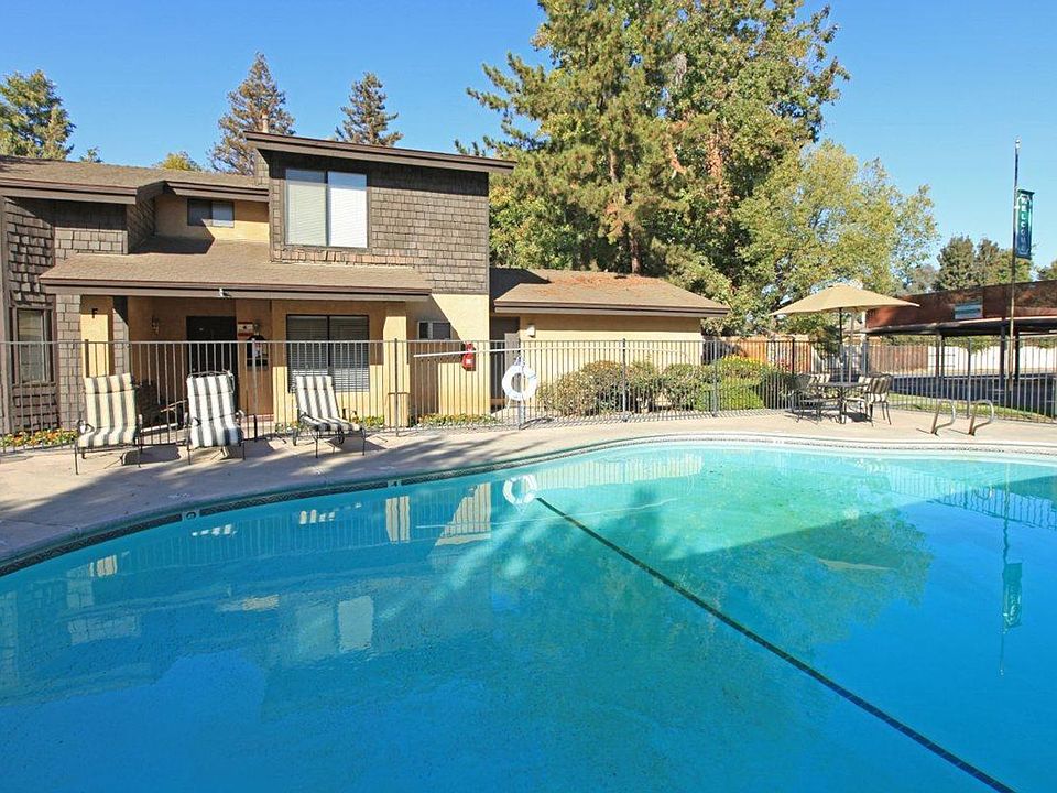 196 Laurelwood Oaks Apartments 6500 & 6600 White Ln Bakersfield CA