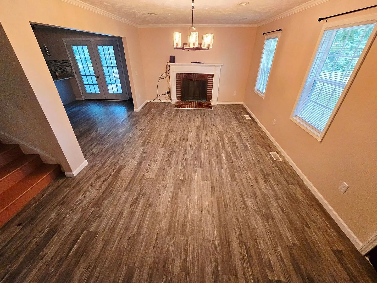Amazing 4 bed room 3 bathroom home in the country with a large Private lot fully updated — Photo 2