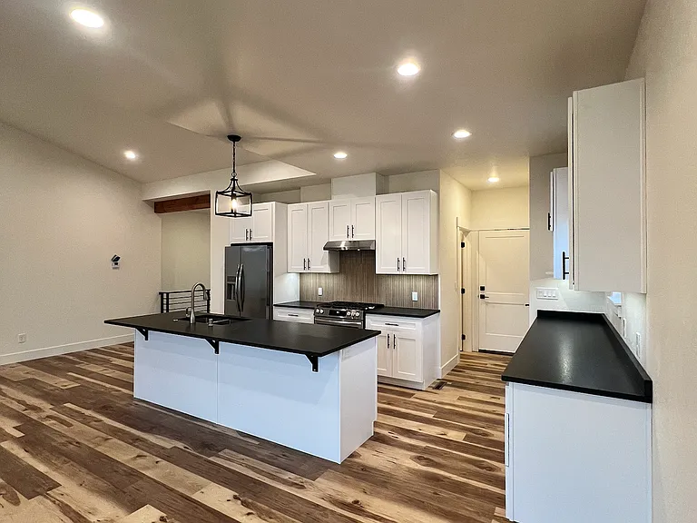 1702 E Metler Ln — Photo 11