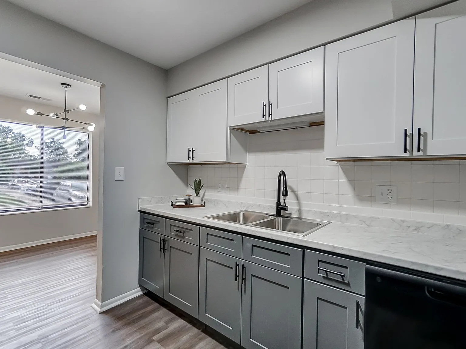 Fairview Court Apartments — Photo 2