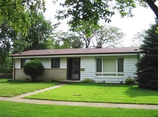 317 N Macarthur Dr, Palatine, IL 60074