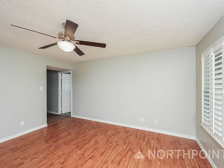 609 E Buffalo St — Photo 5