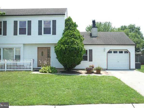34 Oakwood Pl, Logan Township, NJ 08085