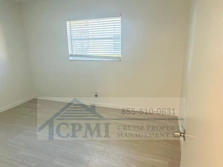 Ocean House - 360 Fiesta Ave Jupiter, FL 33469 — Photo 9