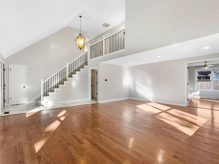 2329 E Bancroft St — Photo 4
