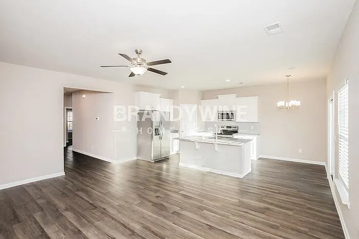 519 Glenmanor Dr — Photo 3