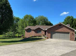 2090 Deer Lake Dr, Martinsville, IN