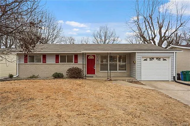 32 Radford Dr photo 1