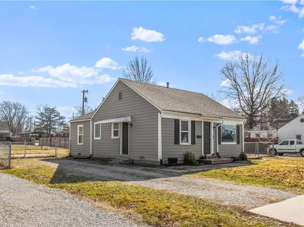 636 S Cherry St, Olathe, KS 66061