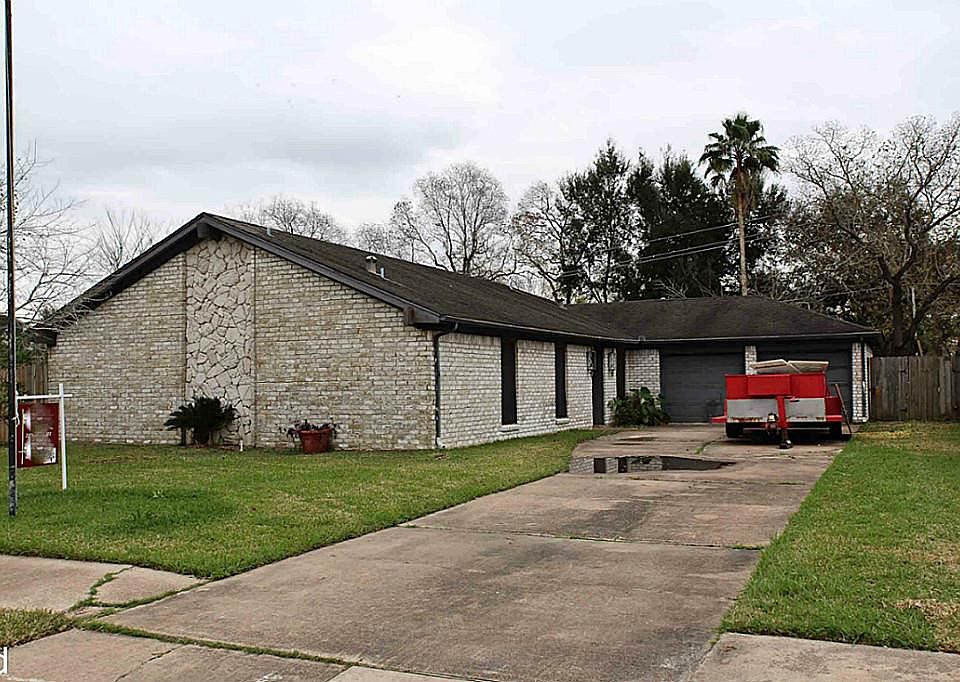 1st image of 14031 Greenway Dr