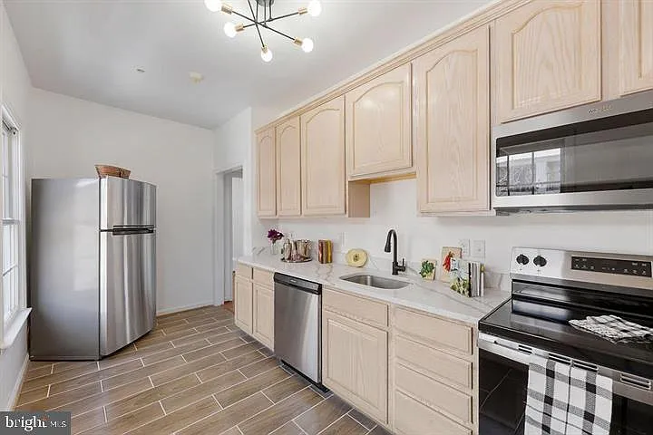 232 Main St #4 — Photo 4