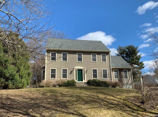 17 Harding St, Medfield, MA 02052