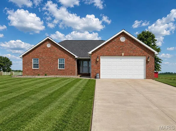 8660 Holy Cross Ln, Breese, IL 62230