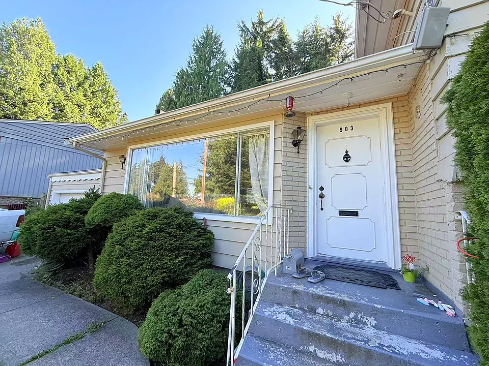 903 Bayview Dr