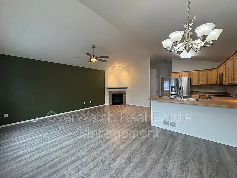 3 bed, 2.0 bath, 1439 sqft, $2,700 — Photo 2