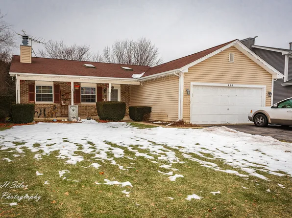 615 Red Coach Ln, Algonquin, IL 60102
