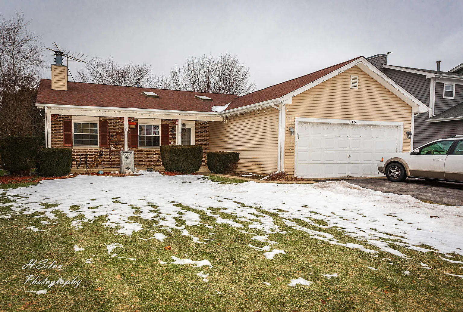 615 Red Coach Ln photo 1