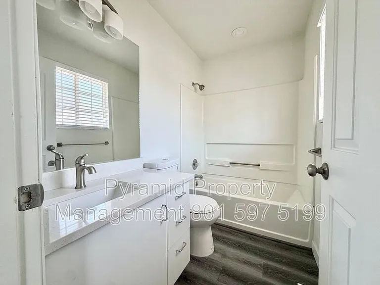 3178 S 945 E #B — Photo 10