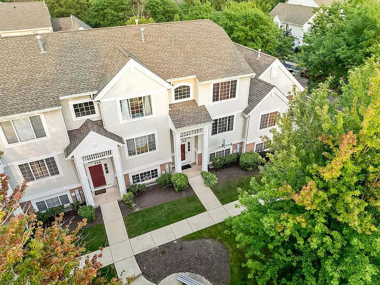 122 Andover Dr — Photo 3