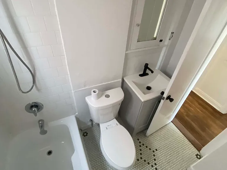 1134 N Evergreen Ave — Photo 29
