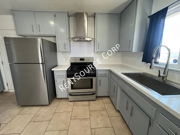 222 E Virginia Way — Photo 10
