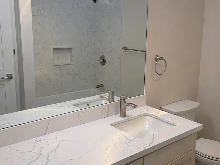 The Crestmoor Apartments — Photo 14