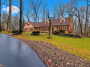 121 Angela Dr, New Holland, PA 17557