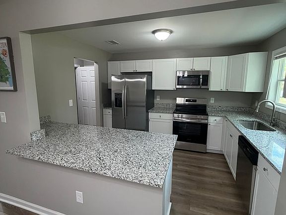 3rd image of 4599 Lexington Rd