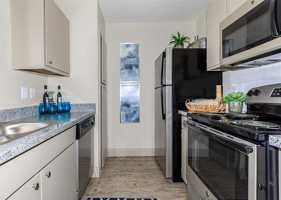 1st image of 10751 Meadowglen Ln #182