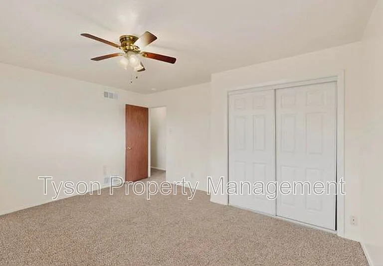 3503 Montclaire Dr NE — Photo 15