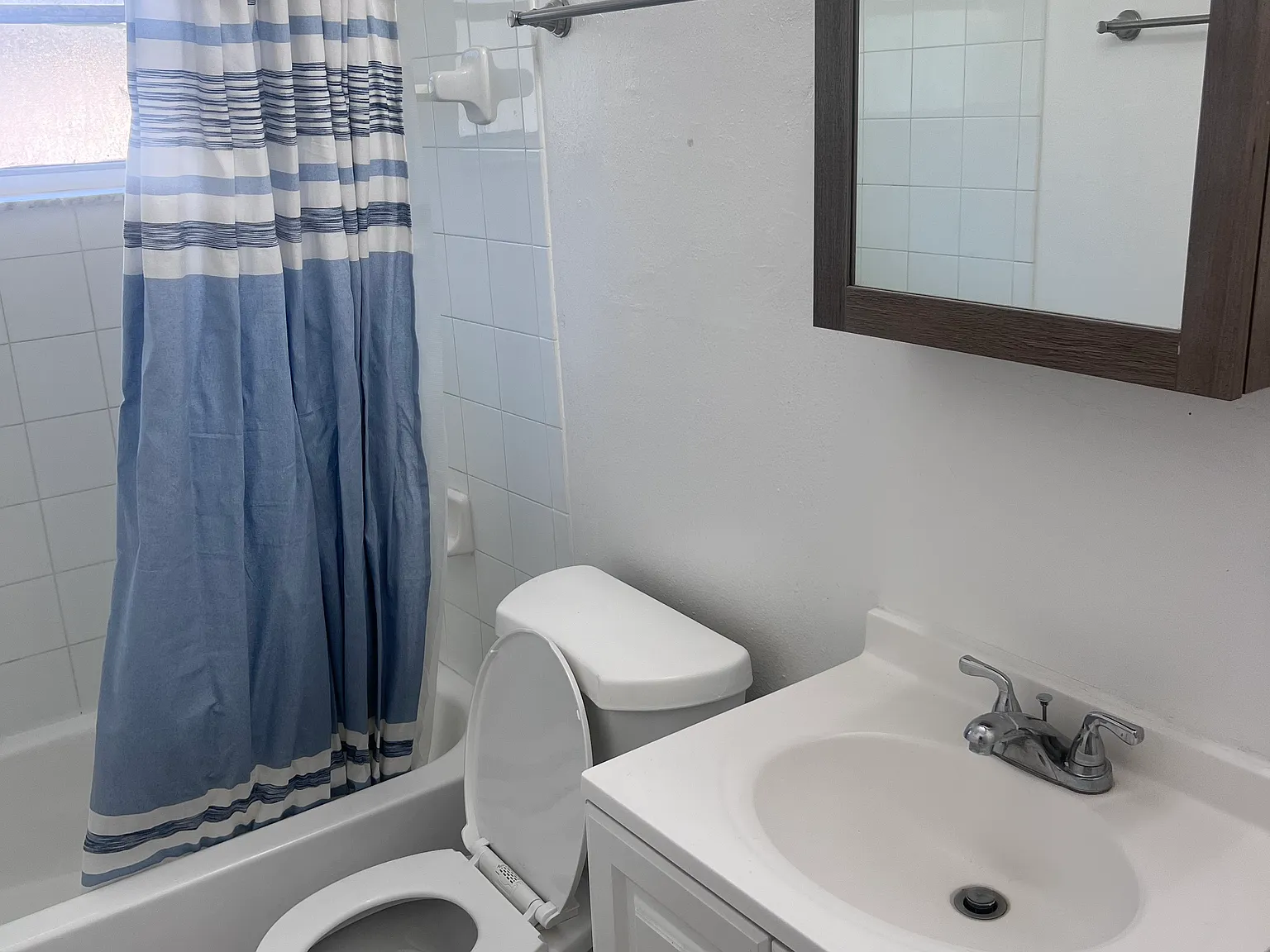 3 bed, 1000 sqft, $1,900 — Photo 4