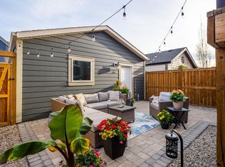 261 N Masters Rd SE, Calgary, AB T3M 3A1