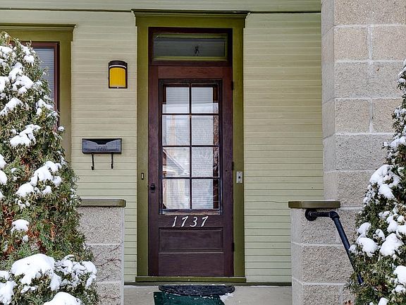 2nd image of 1737 E Oak St