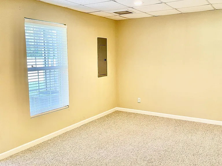 194 Mulberry Cir #1 — Photo 23