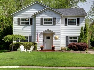 30630 Winston Dr, Bay Village, OH 44140