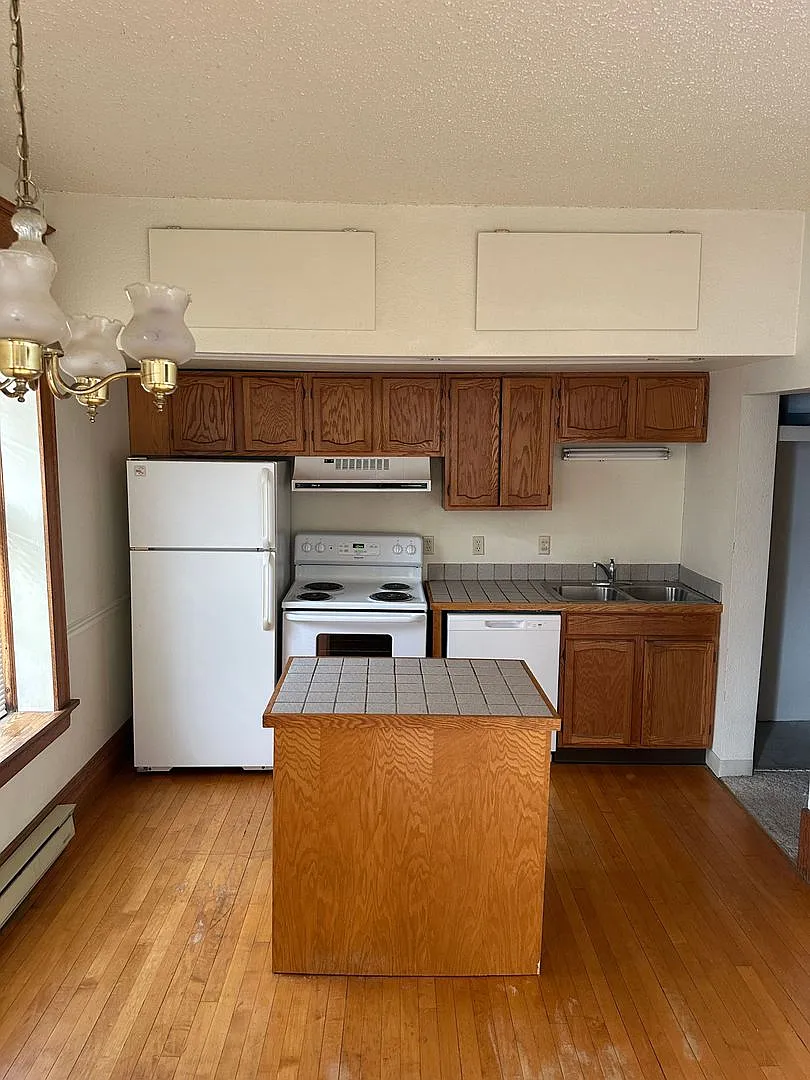 Prescott Apartments — Photo 2