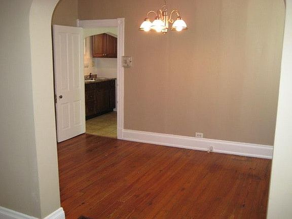 Dining room to kitchen