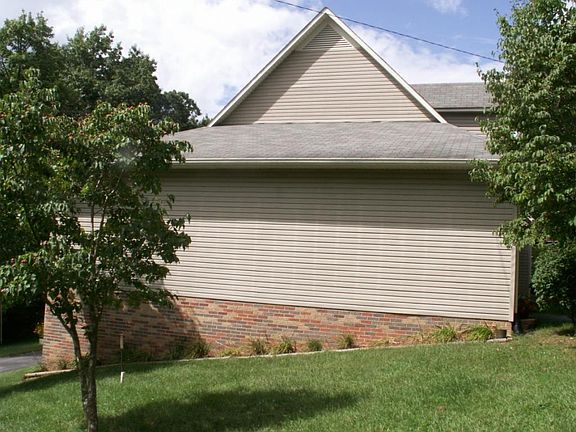 4th image of Tanglewood Dr