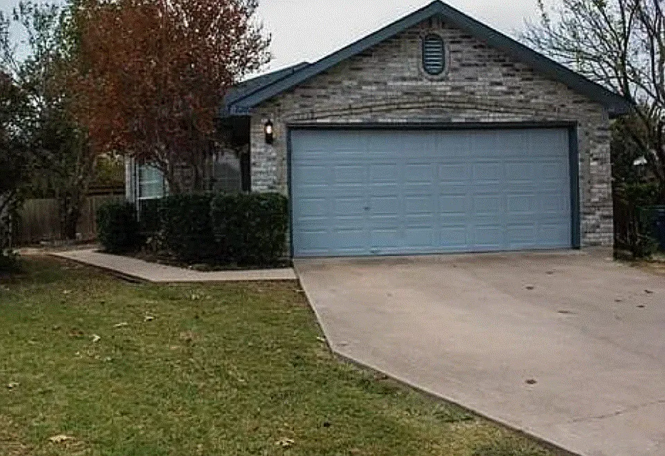 2202 Brookview Dr