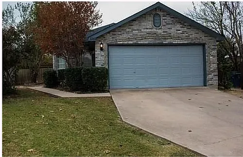 2202 Brookview Dr Photo 1