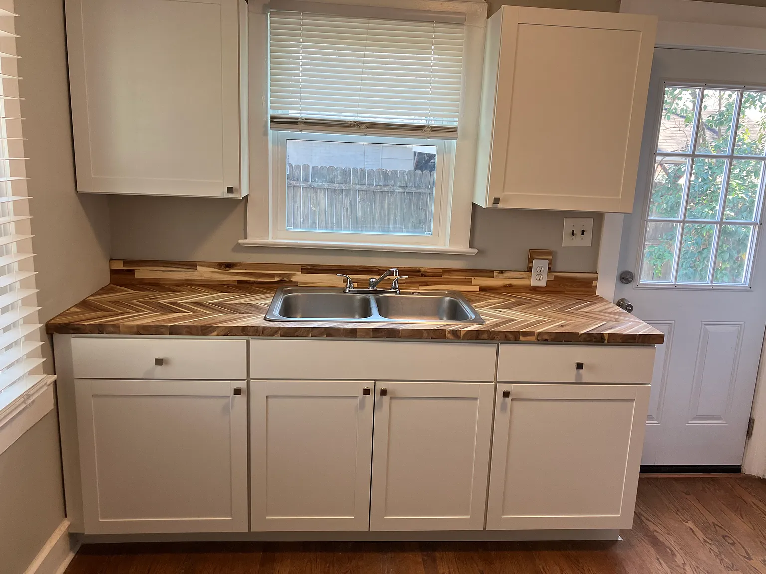 311 Willow Springs Dr — Photo 3