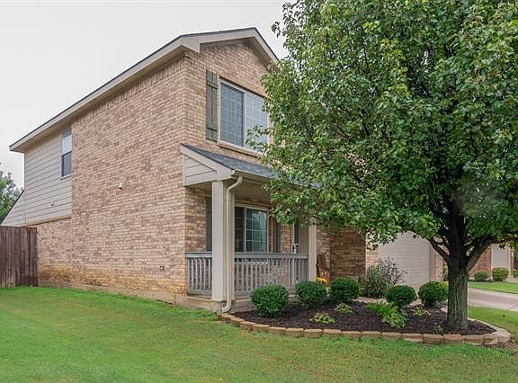 4th image of 10704 Emerald Park Ln