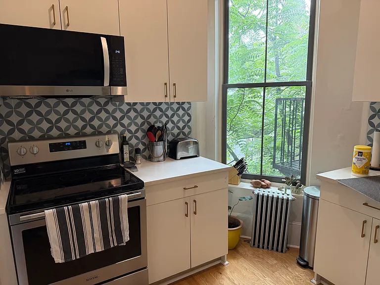 286 Grand St #3R — Photo 11