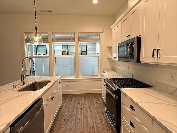 Kitchen (all appliances included)