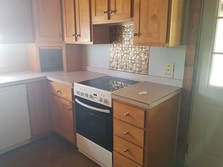 73 Lowell Rd — Photo 4