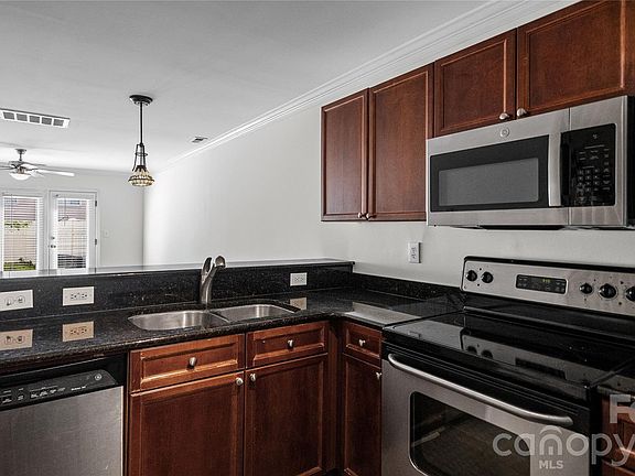4th image of 1224 Green Oaks Ln APT F