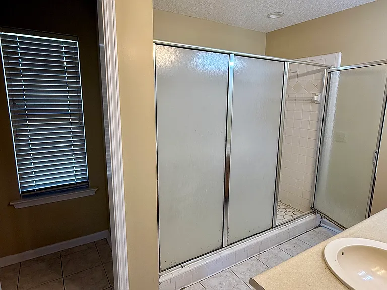 1005 Houndsbark Ct — Photo 10